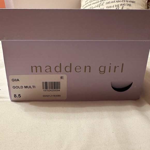 New Madden Girl Giia Lace-Up Low-Top Sneakers size 8.5 - Picture 2 of 5